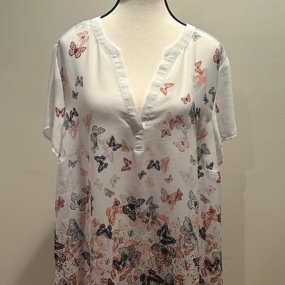 Georgette Hi-Low Short Sleeve Blouse - Picture 8 of 9